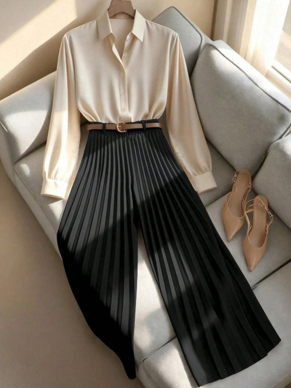 Black Elegant Women's Minimalist Pleated Casual Pants - Picture 5 of 7